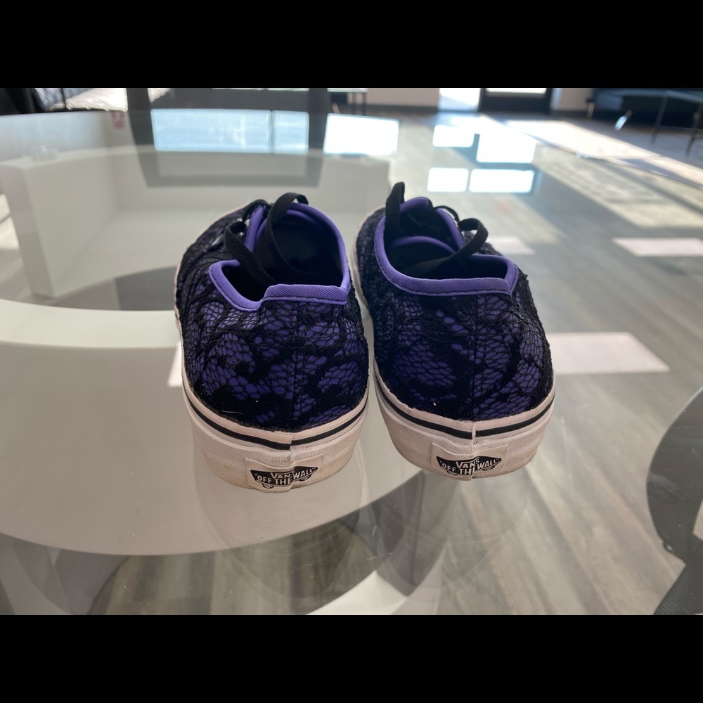 Women’s Size 9 Vans - Picture 4 of 5